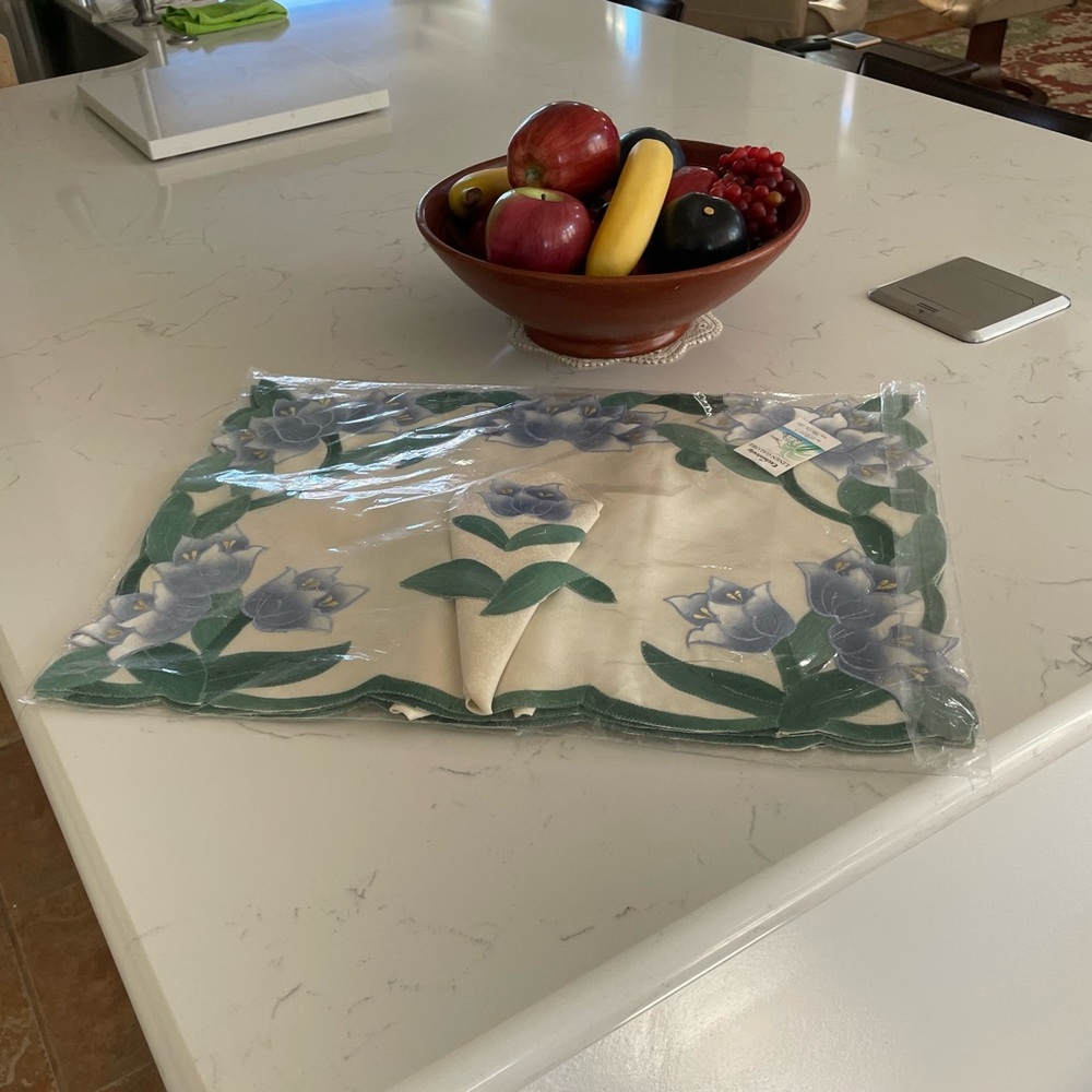 4 piece place mat set.